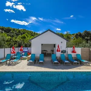Niko Apartament